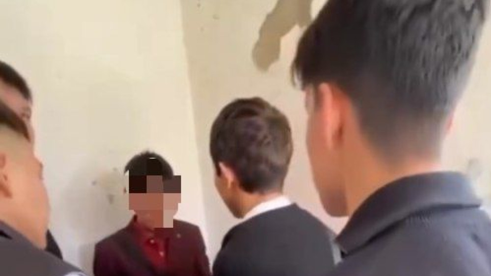 Новые случаи насилия среди подростков: в Сеть выложили видео из ВКО