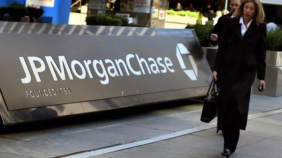 JPMorgan Chase предпринимает шаги, чтобы предотвратить "дрессирование" по религиозным и политическим мотивам.