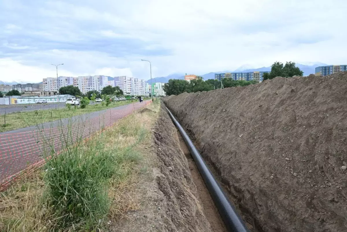 Алматының Наурызбай ауданында магистральдық газ құбырының ауқымды құрылысы жүргізілуде