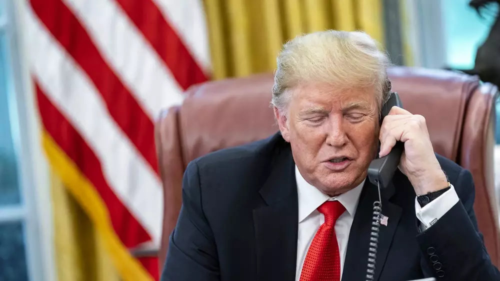 Трамп рассказал, о чем поговорил по телефону с Зеленским