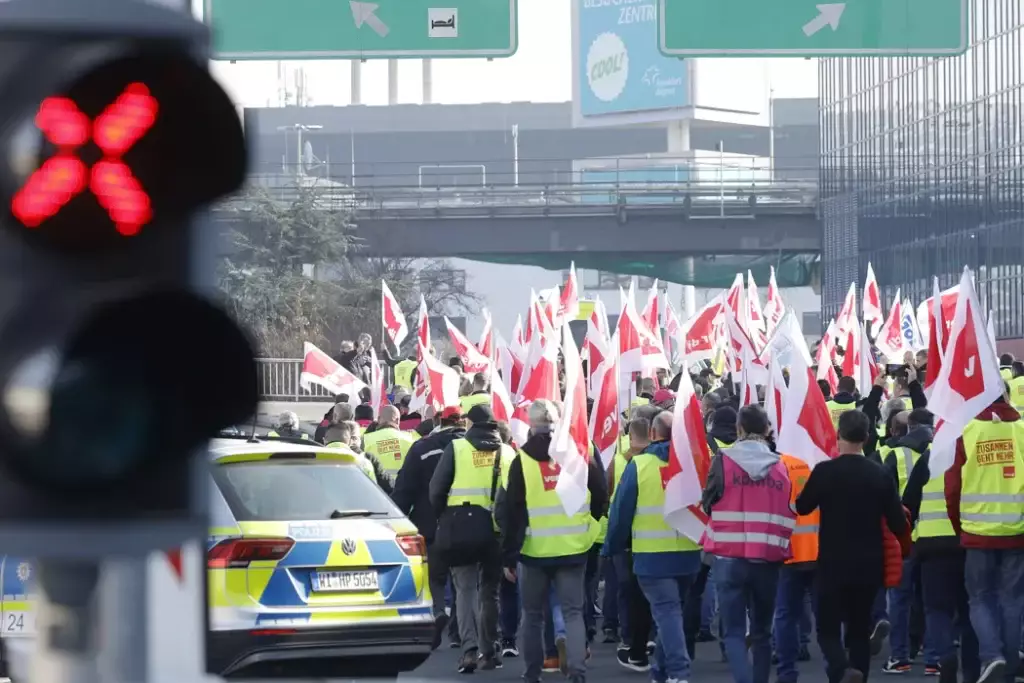 Забастовки начались в 13 аэропортах Германии