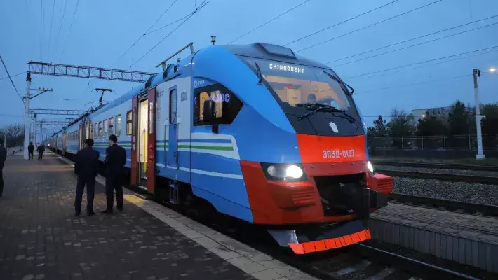 Запущен скоростной поезд по маршруту «Гулистан – Ташкент – Чиноркент»