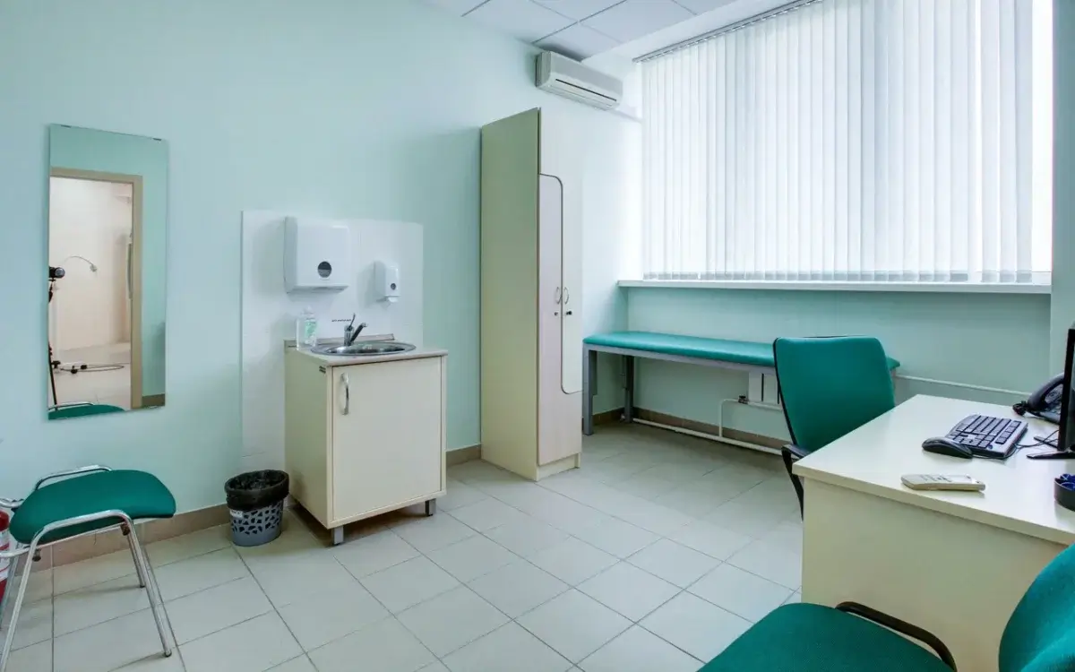 Құлсары емханасында дәрігер өз кабинетінде әйелін өлтірген