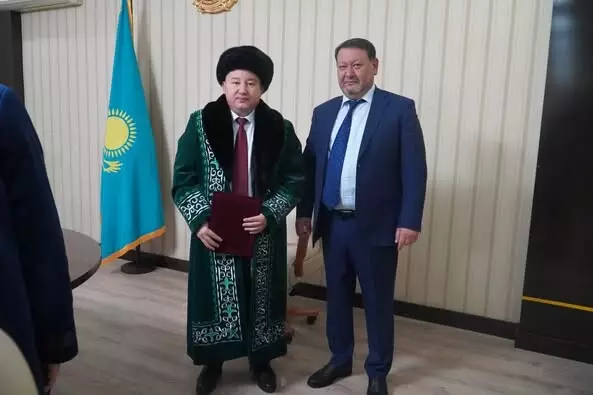 Бәйдібек: Ауданда қызмет еткен азаматтарды құрметпен шығарып салды