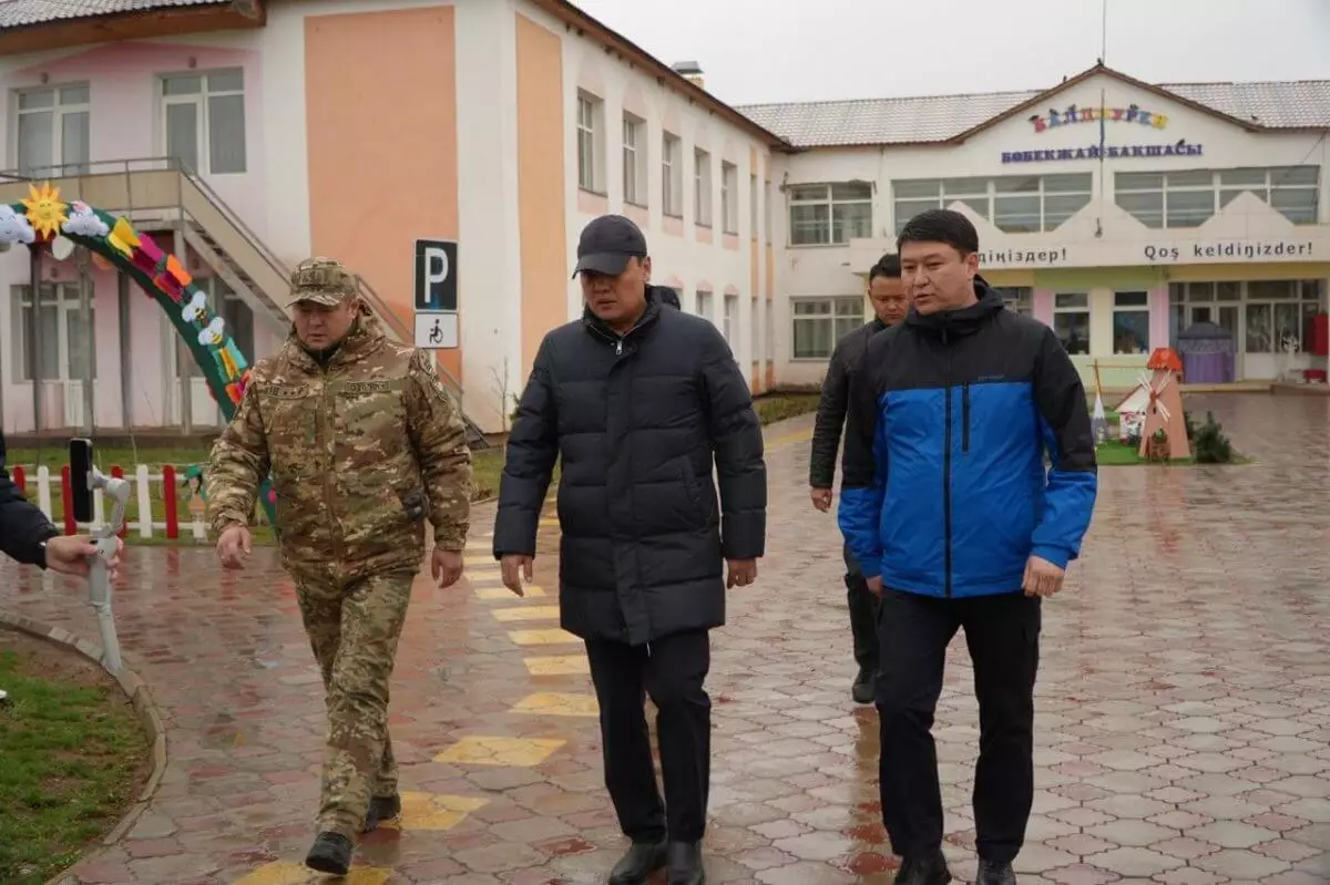 Ербол Карашукеев посетил районы, где произошло землетрясение