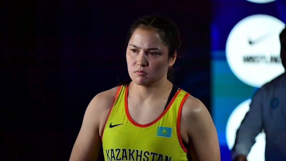 Казахстанка с сиреной вырвала победу у чемпионки мира за медаль ЧА-2025 по борьбе