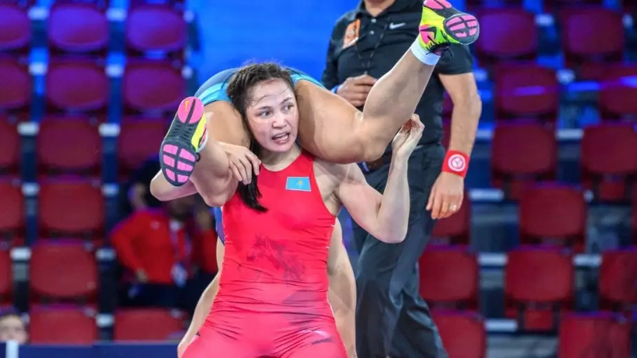 Казахстанка прокомментировала четвертый выигранный ЧА по женской борьбе