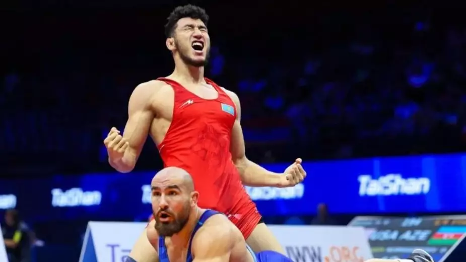 Ризабеку Айтмухану хватило 59 секунд для победы в первом поединке чемпионата Азии по борьбе