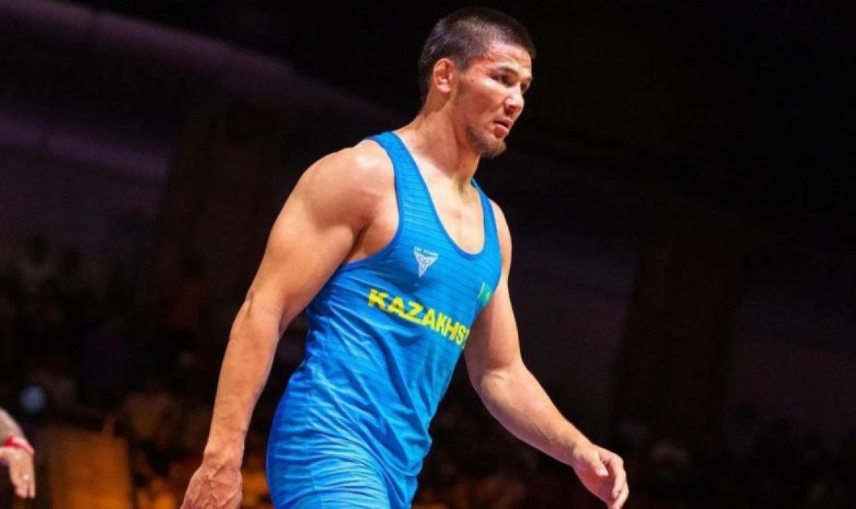 Болат Сақаев Азия чемпионатының финалында 18 жастағы балуаннан жеңілді