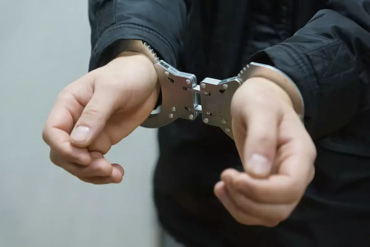 Қарағандыда 60 жастағы ер адам аналармен келісіп, қыздарын сатып алған
