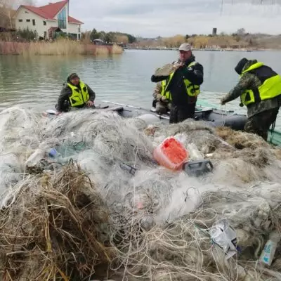 На Капшагайском водохранилище обнаружили более 20 км незаконно установленных сетей