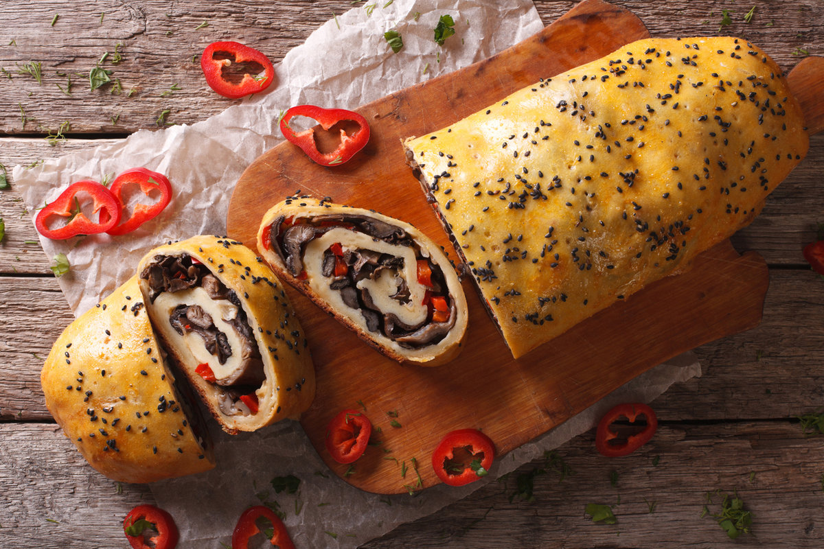 Вкусно и необычно: 8 рецептов сытных рулетов