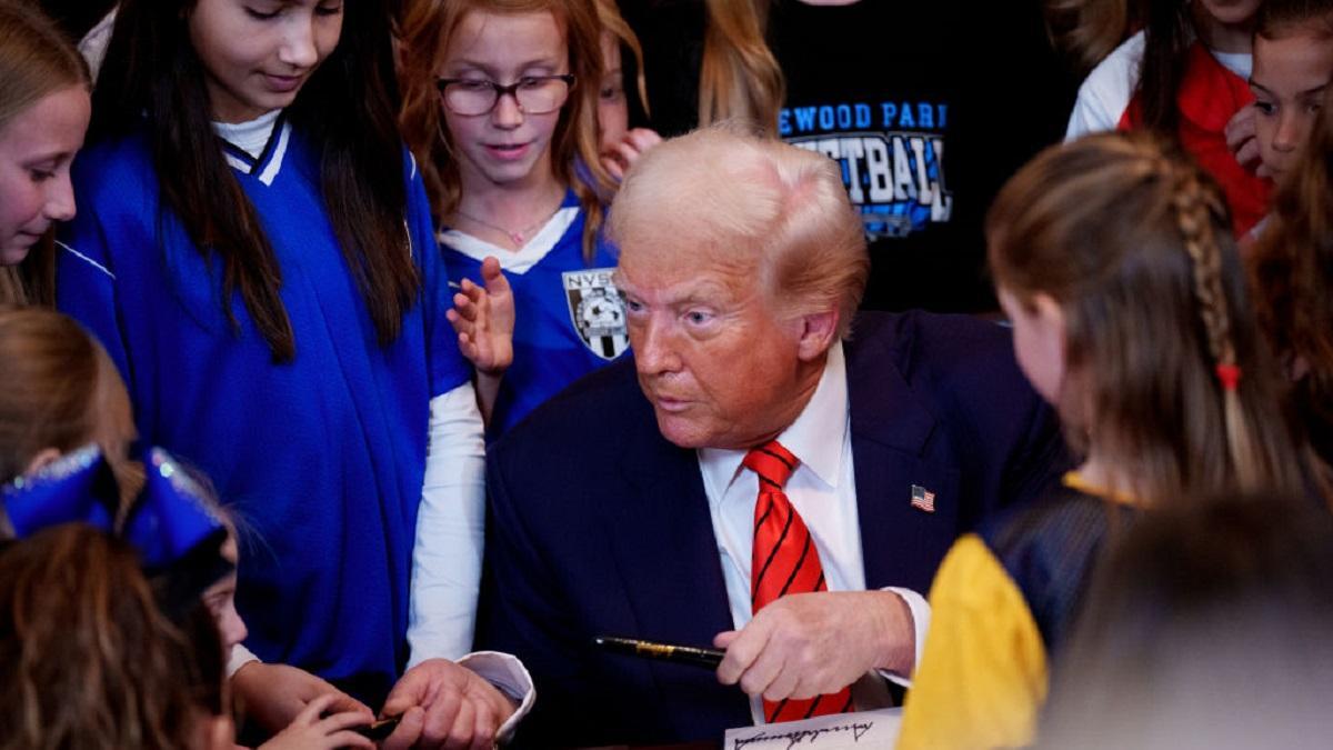 Белый дом заявил о недовольстве Трампа заявлениями Путина и Зеленского