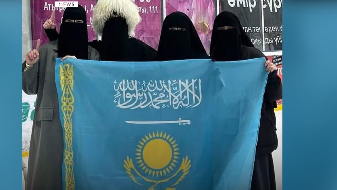 Туға арабша жазу жазып қорлаған никабтағы қыздарға жаза тағайындалды