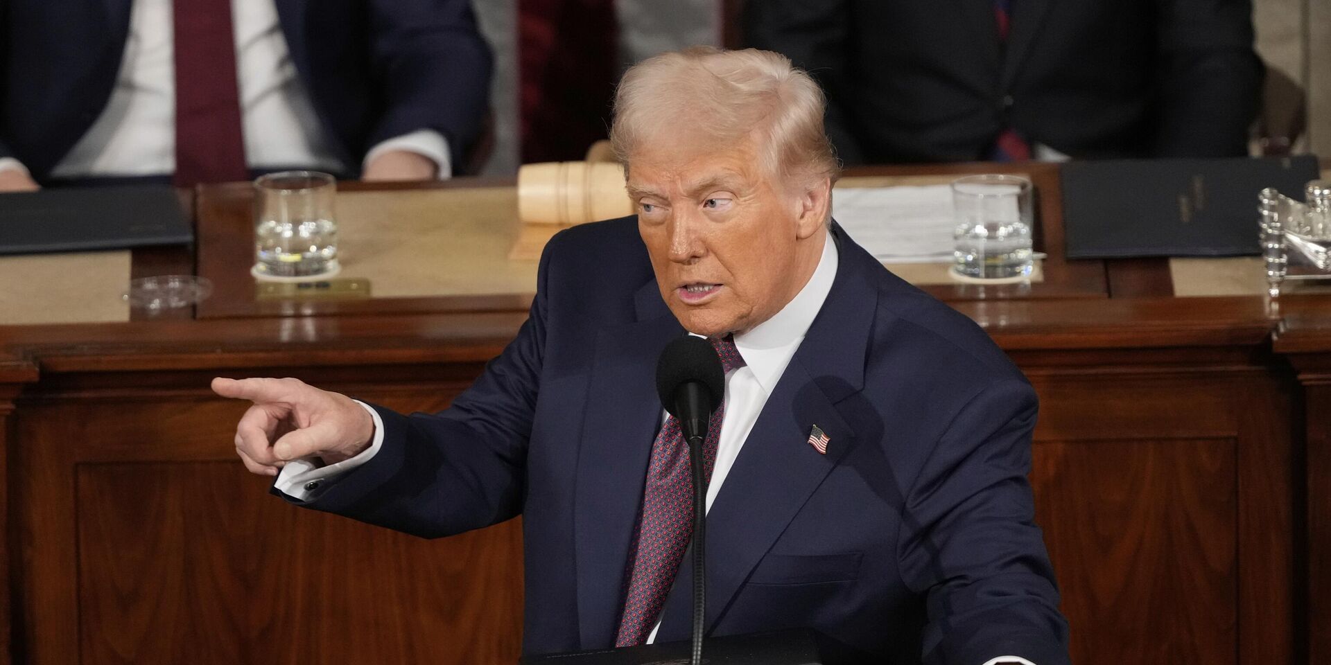 BLoomberg: Трамп отступился от критики Путина и возобновил нападки на Зеленского