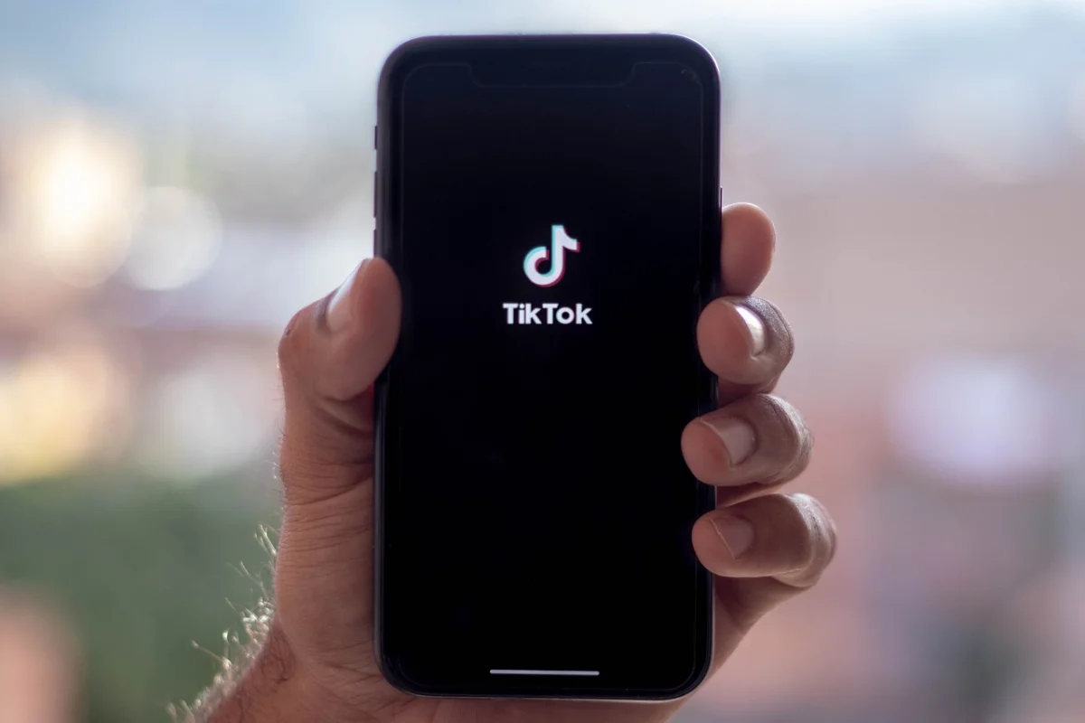 Глава Минцифры не стал отвечать на вопрос о проблемах TikTok в Казахстане