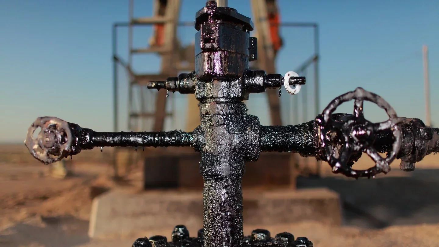 Аккенженова отчитают в OПEК+ за превышение Казахстаном нефтяных квот