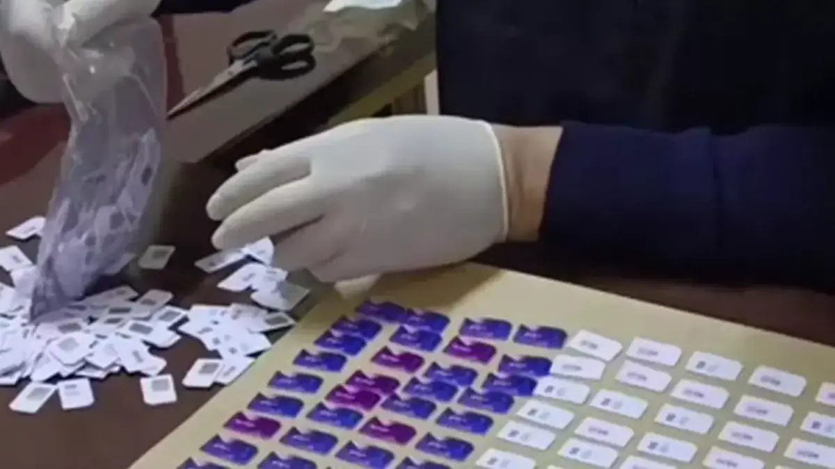 Трех иностранцев с 5 тысячами SIM-карт арестовали в Алматы