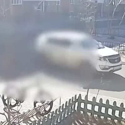 Двухлетняя девочка погибла под колесами автомобиля
