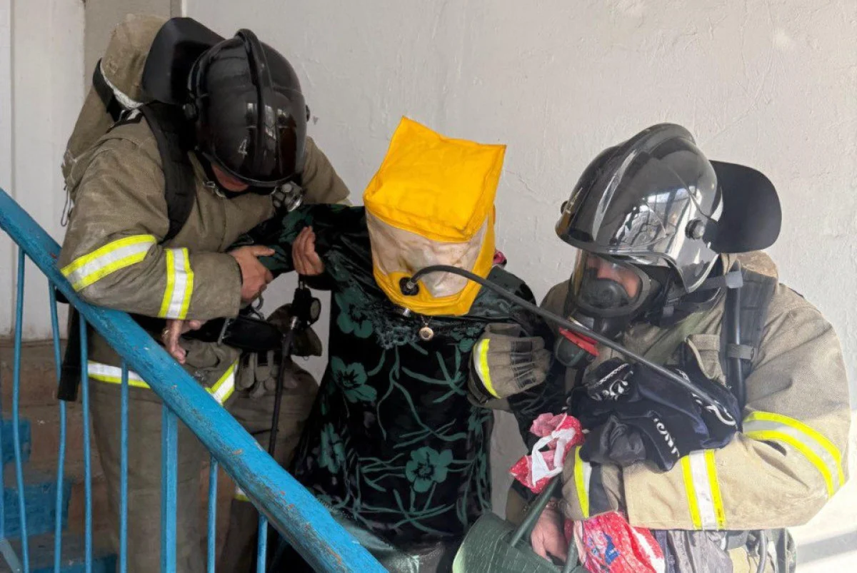 Арқалықта өрт шыққан үйден 14 адам эвакуацияланды