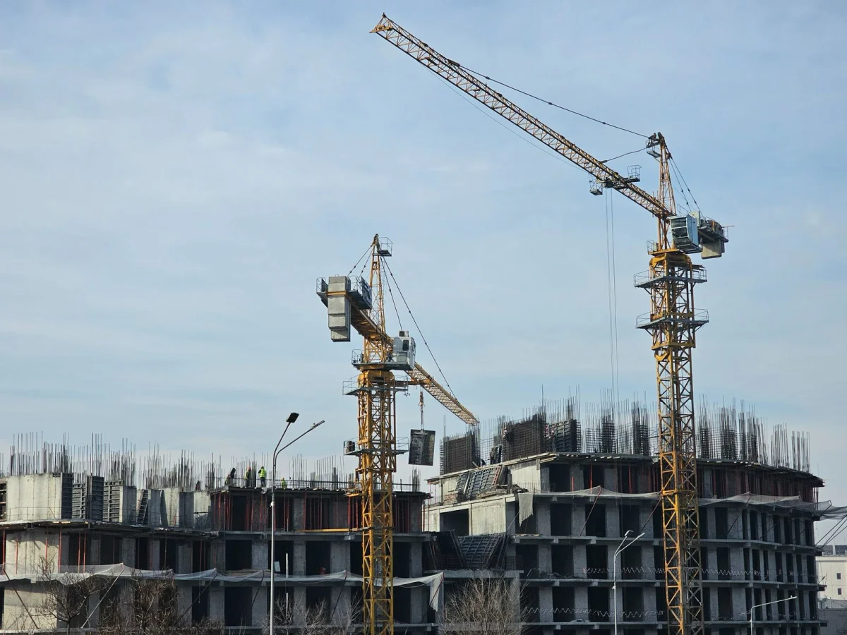 В Жетысуском районе Алматы демонтировано 25 незаконных торговых объектов с начала этого года