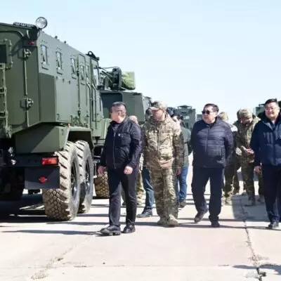 Депутаты посетили полевой лагерь участников военного парада в Астане
