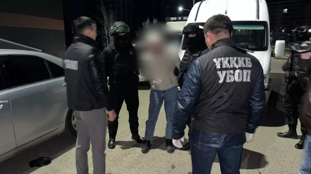 БҚО-да жергілікті тұрғындарды бопсалаған ер адам ұсталды