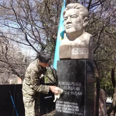 Акция «100 дней до Победы»: военнослужащие, ветераны и курсанты почтили память героев ВОВ