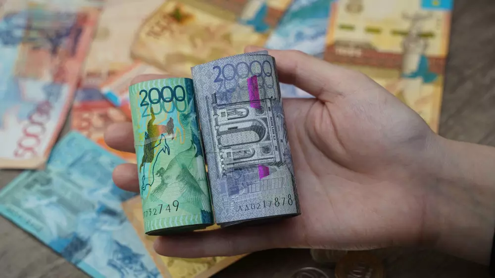 Кто относится к среднему классу и как казахстанцам считать деньги, рассказали эксперты