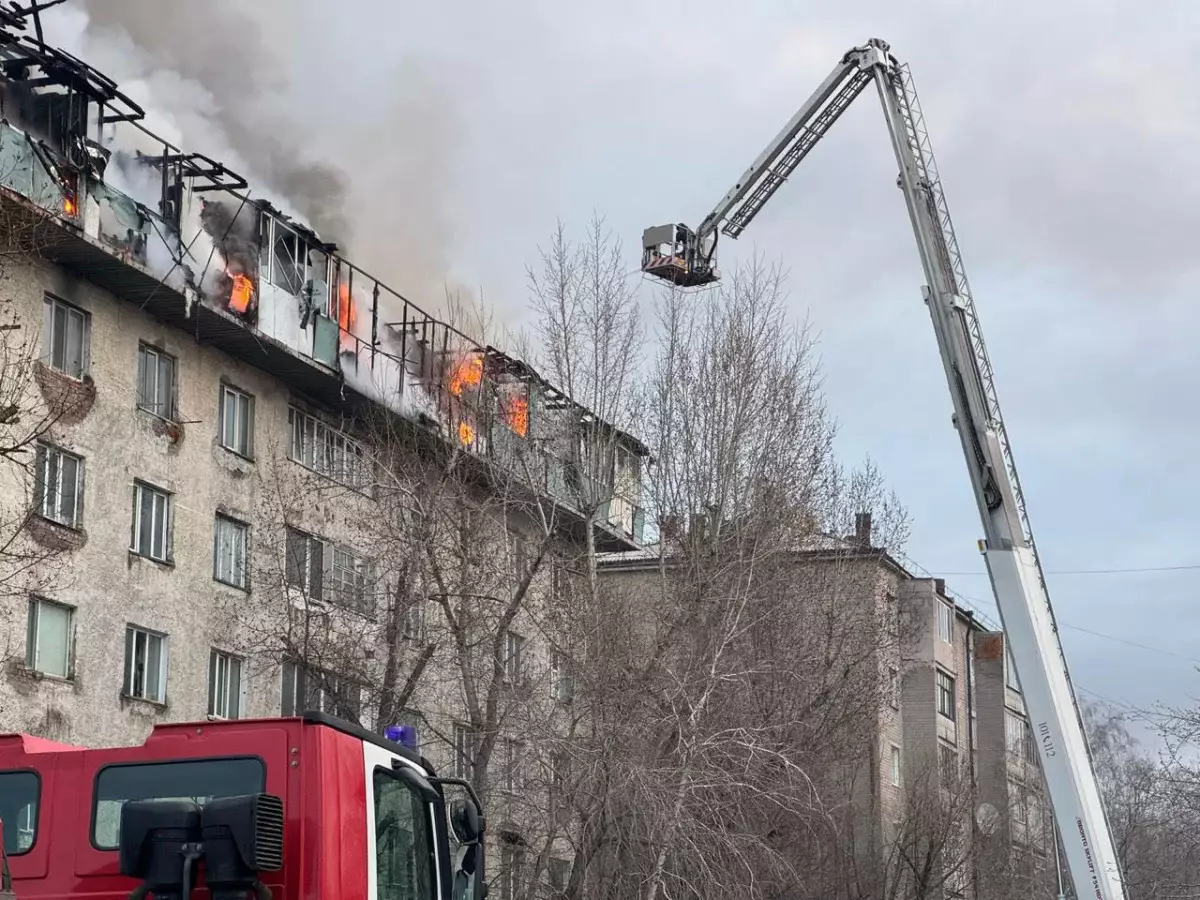 Общежитие в дыму: пожар в Астане напугал сотни жильцов