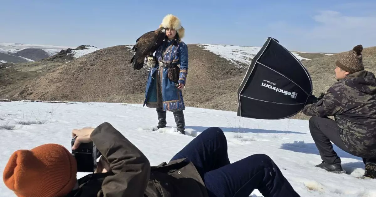   АҚШ-тың жұлдызды фотографы Каролина Воштасик Қазақстандағы құсбегіліктің фотосуреттері үшін халықаралық сыйлықты иеленді   