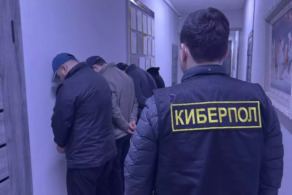 Полицейские вернули 46 миллионов тенге пенсионерке из Шымкента