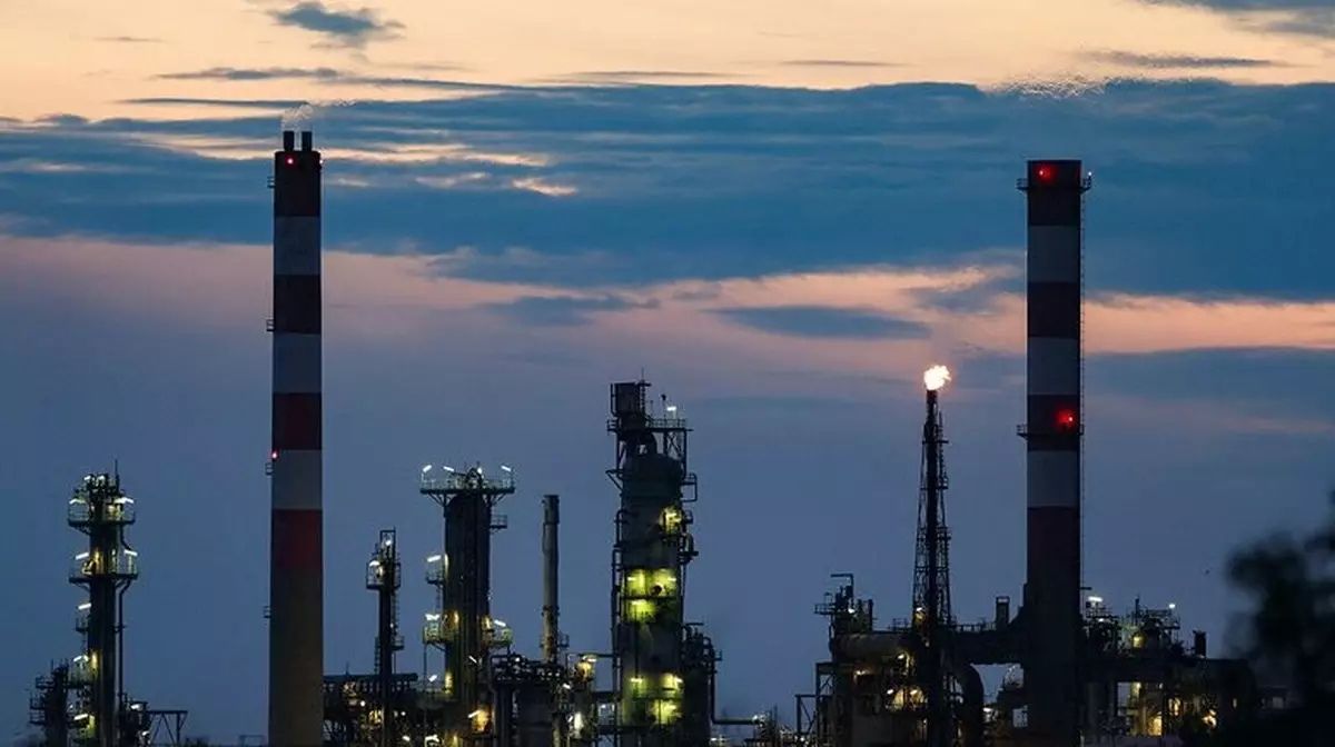 Цена на нефть обвалилась ниже $59 впервые за 4 года