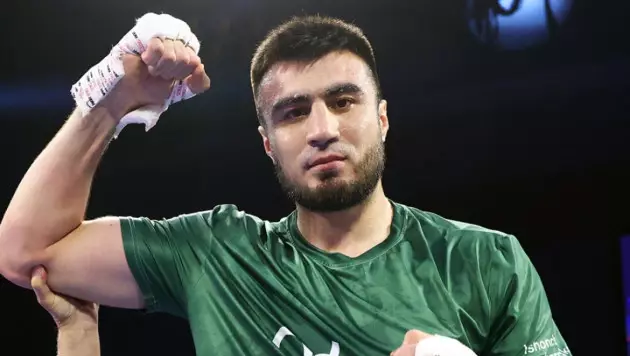20-летний проспект уделал Джалолова и лишил его звания лучшего боксера
