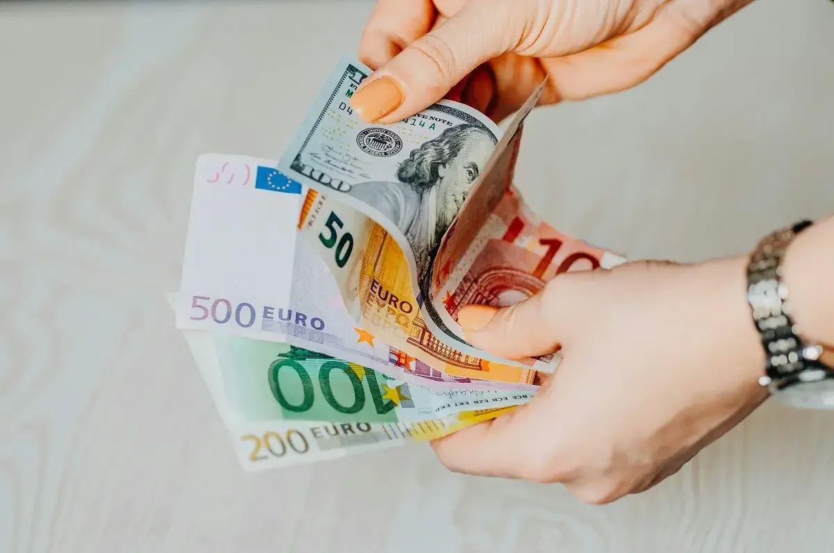 Курс доллара и евро в обменниках Алматы 10 апреля 2025