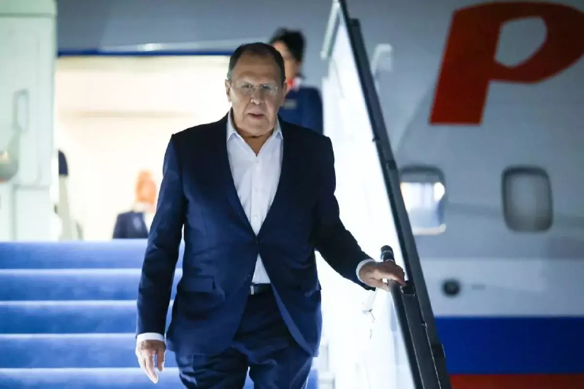 Сергей Лавров прилетел в Алматы