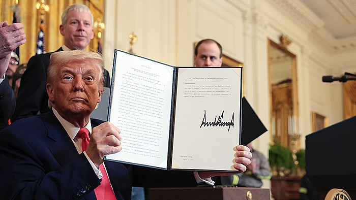 Трамп Қытайдан басқа елдерге баж салығын 90 күнге тоқтатты