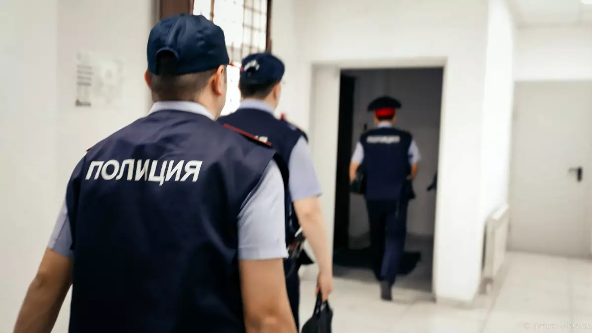 Есірткі сатумен айналысқан футболист пен актер ұсталды