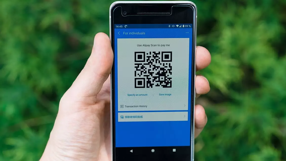Саудагерлердің QR төлемді алмай, қолма-қол ақша талап етуі заңды ма