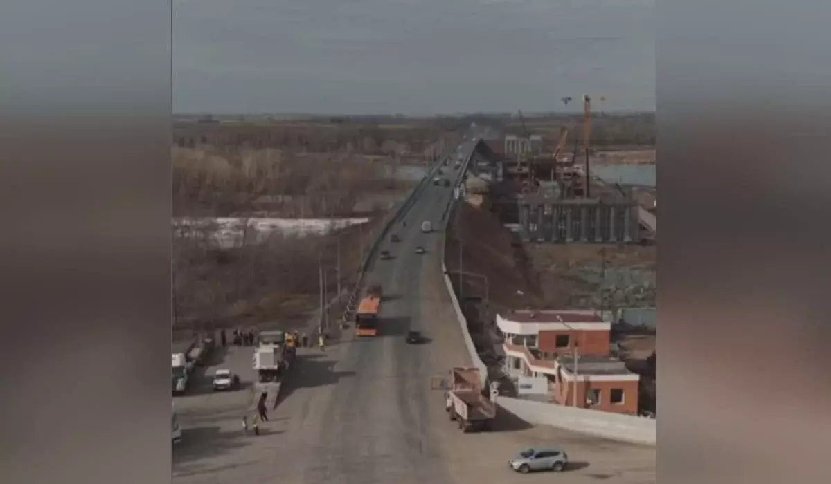 Мост через Иртыш закрыли на ремонт в Павлодаре