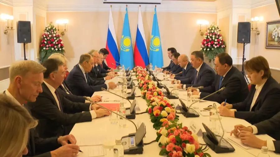 Мұрат Нұртілеу мен Сергей Лавров келіссөз өткізді