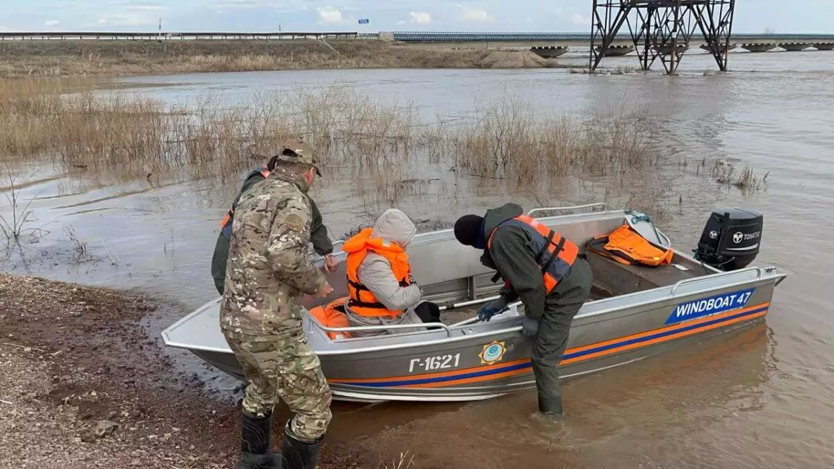 Паводки в Казахстане: под угрозой четыре региона