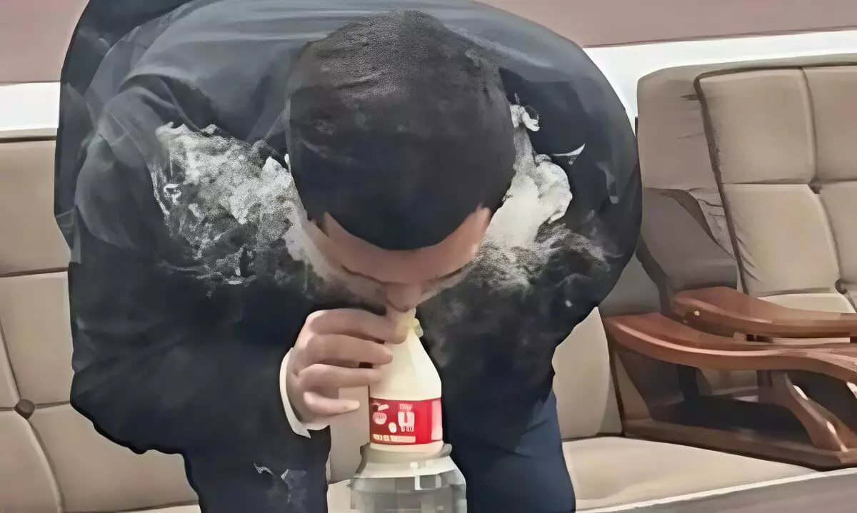 Чиновник из Узбекистана стал звездой скандала