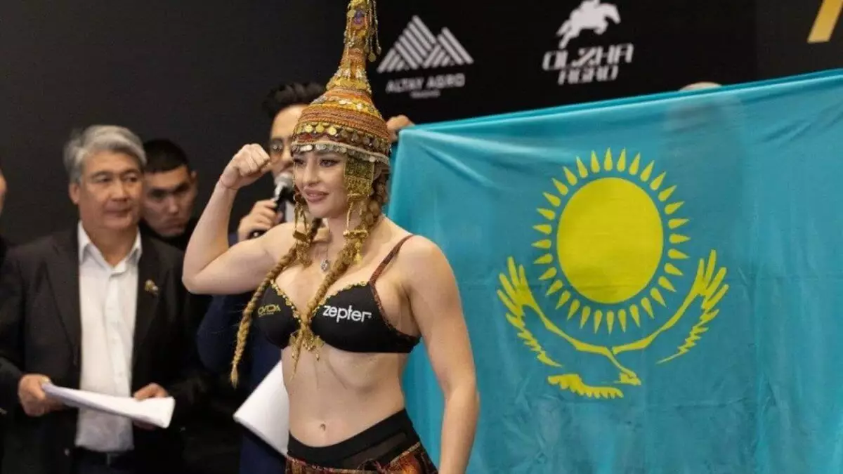 Самую сексуальную боксершу Казахстана поздравили с большим событием
