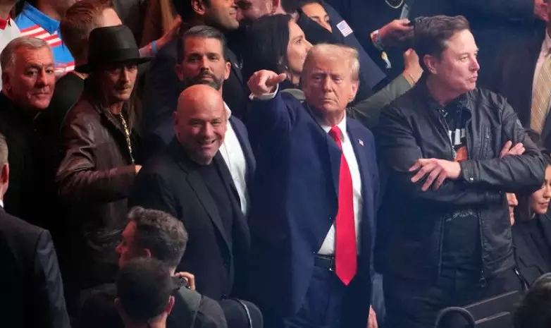 Поведение Трампа на UFC 314 взорвало интернет. Видео