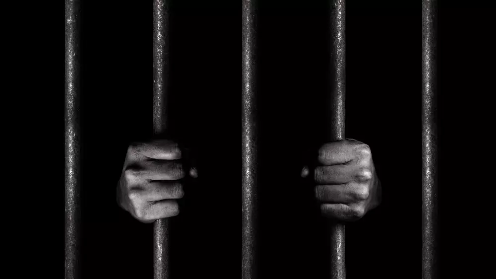 Атышулы істің соңы: оқушыға шабуыл жасаған ер адам енді бостандыққа шықпайды