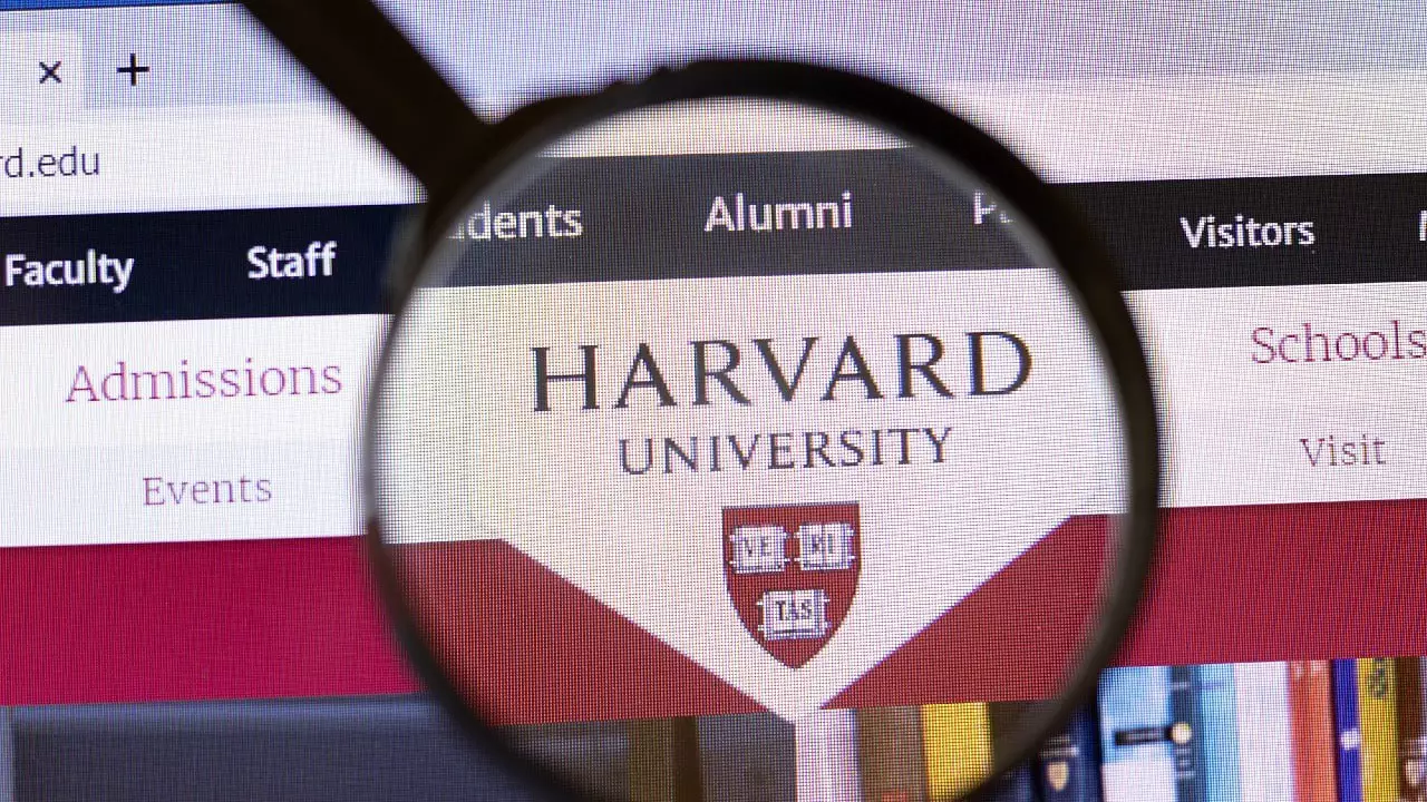 Преподаватели Гарварда подали в суд на администрацию Трампа