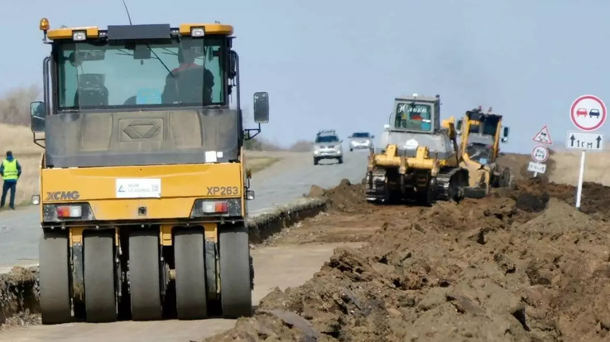 В Казахстане впервые построят трехполосную реверсивную автодорогу