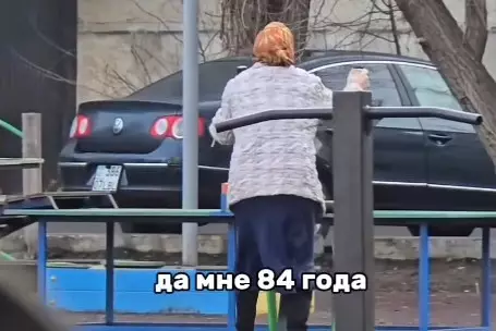 "Мне 84, я ещё молодая": бабушка из Атырау зарядила Казнет энергией