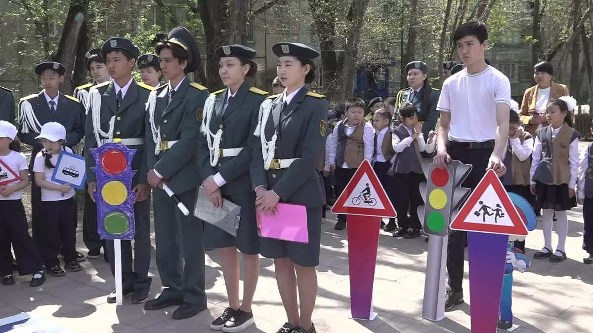 Велосипед жүргізгенде нені ескеру қажет: оқушылар жол ережесімен танысты